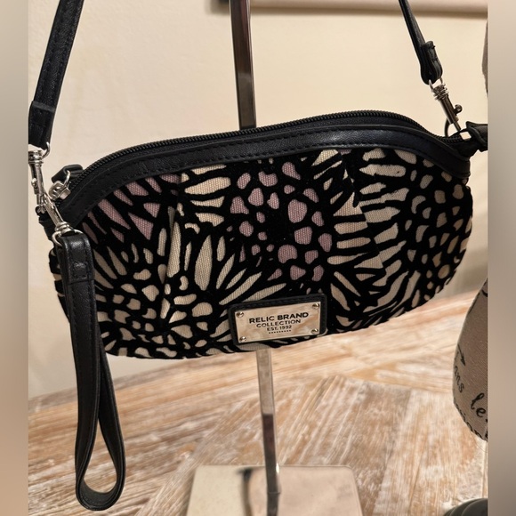 RELIC 🎁 BRAND COLLECTION 🎁 Canvas Sunflower Design with Black Velvet Flocking 🎁 - Picture 2 of 9